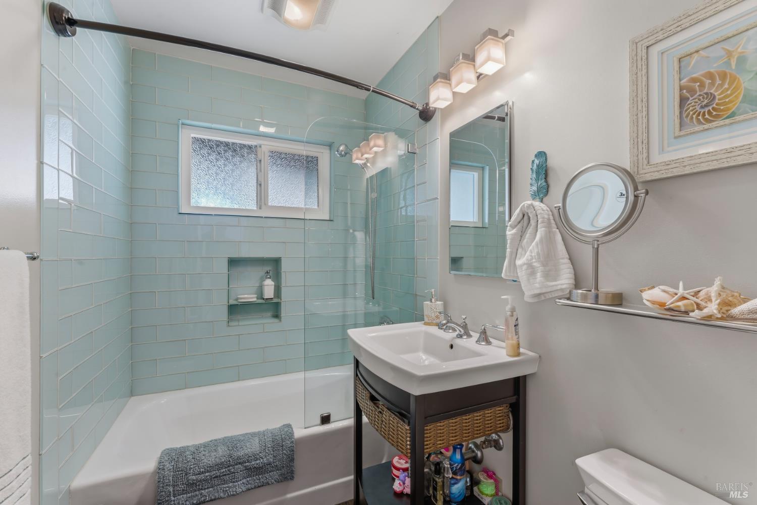 Detail Gallery Image 16 of 38 For 925 N Camino Alto Unkn, Vallejo,  CA 94589 - 3 Beds | 2 Baths