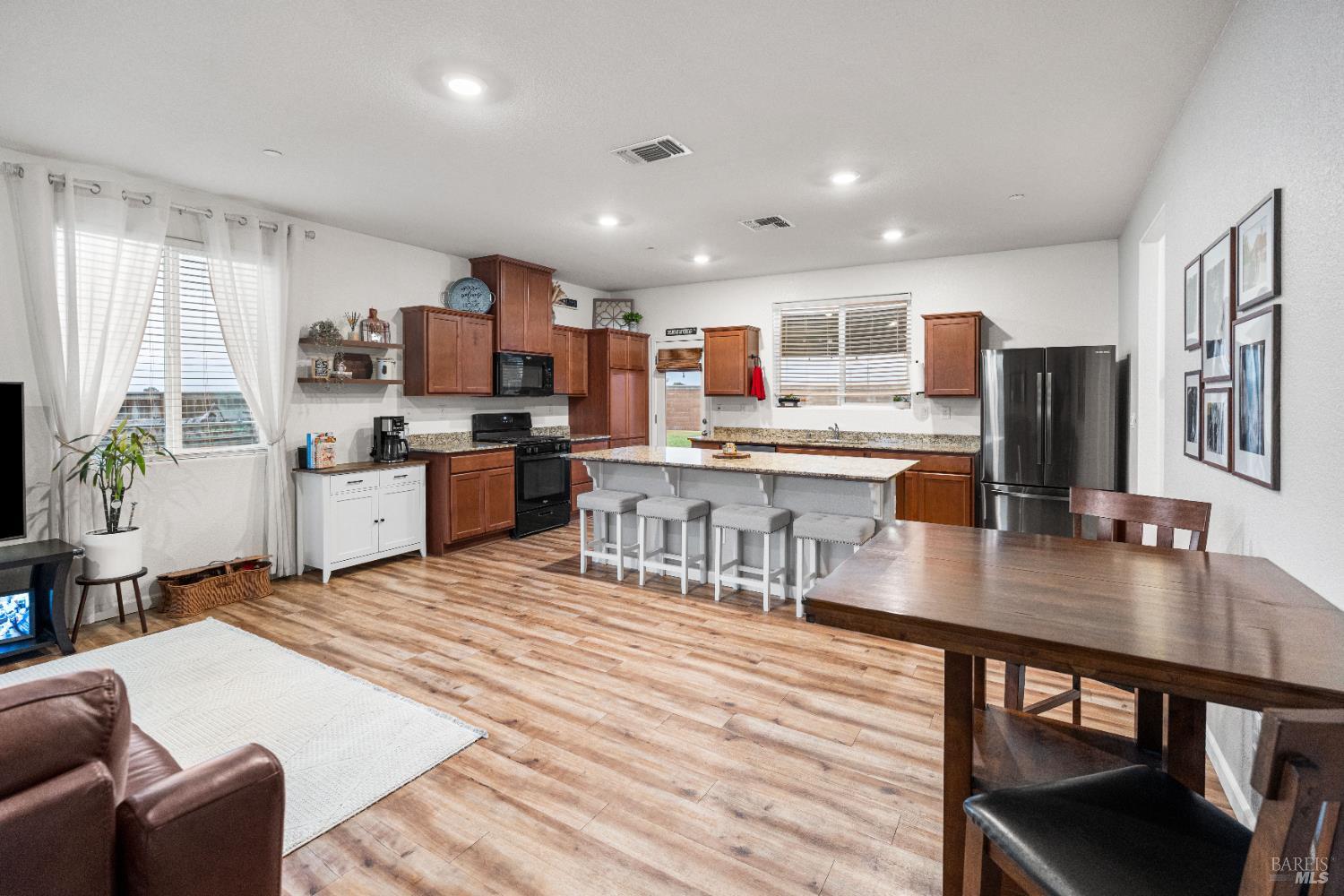 Detail Gallery Image 5 of 37 For 4725 Market Pl, Rio Vista,  CA 94571 - 4 Beds | 2/1 Baths