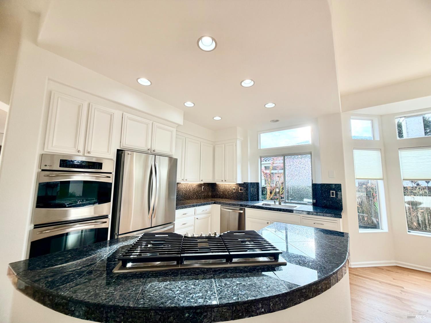 Detail Gallery Image 8 of 31 For 1717 Brompton St, Petaluma,  CA 94954 - 3 Beds | 2 Baths