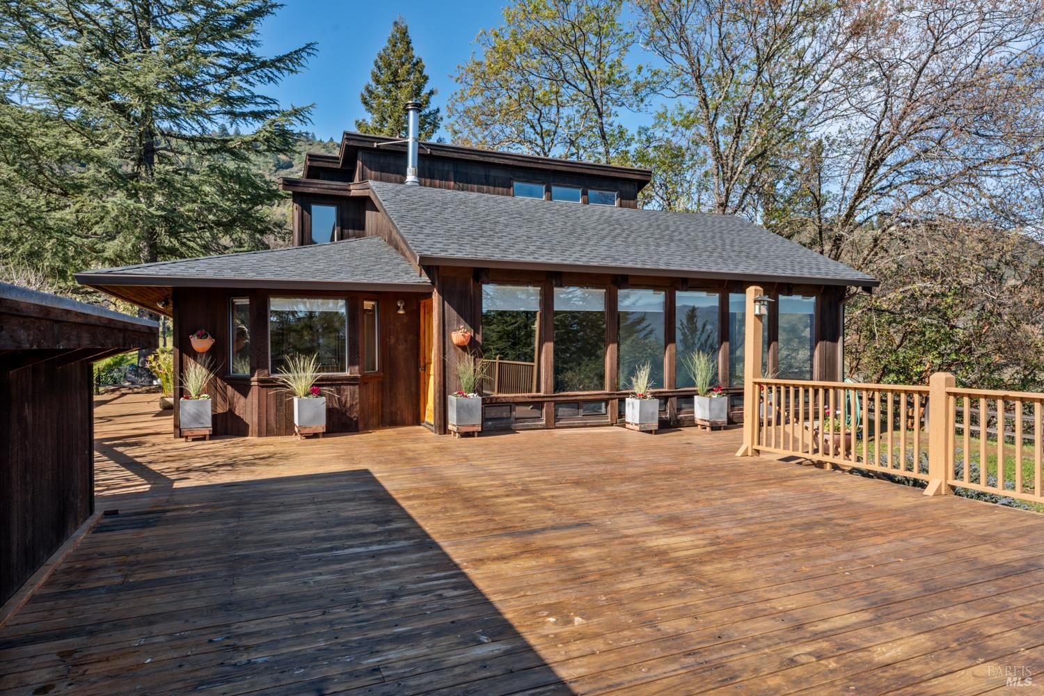 Detail Gallery Image 3 of 45 For 1411 Oak Knoll Rd, Ukiah,  CA 95482 - 3 Beds | 2 Baths