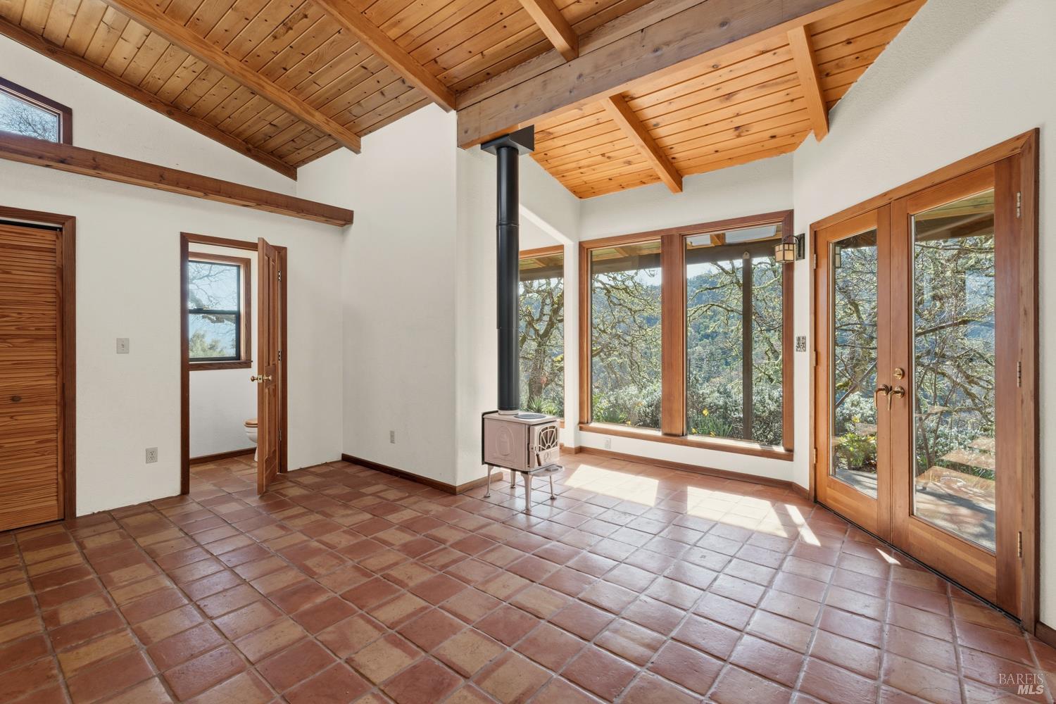 Detail Gallery Image 28 of 45 For 1411 Oak Knoll Rd, Ukiah,  CA 95482 - 3 Beds | 2 Baths