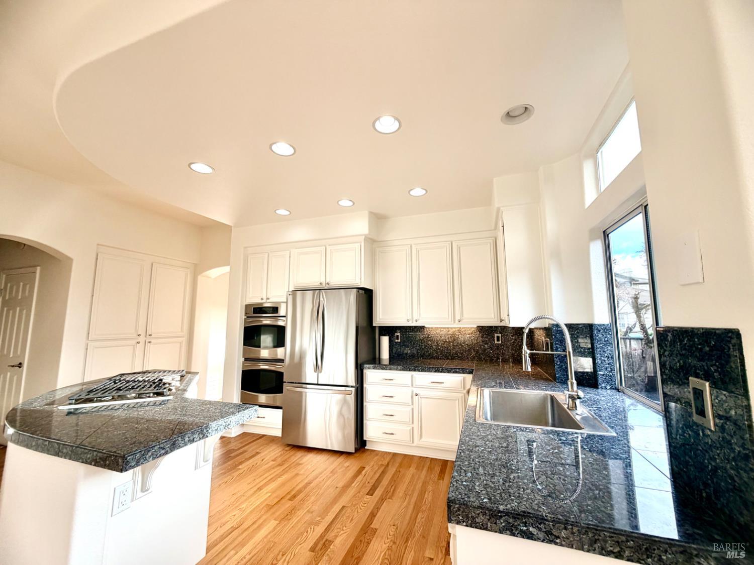 Detail Gallery Image 9 of 31 For 1717 Brompton St, Petaluma,  CA 94954 - 3 Beds | 2 Baths