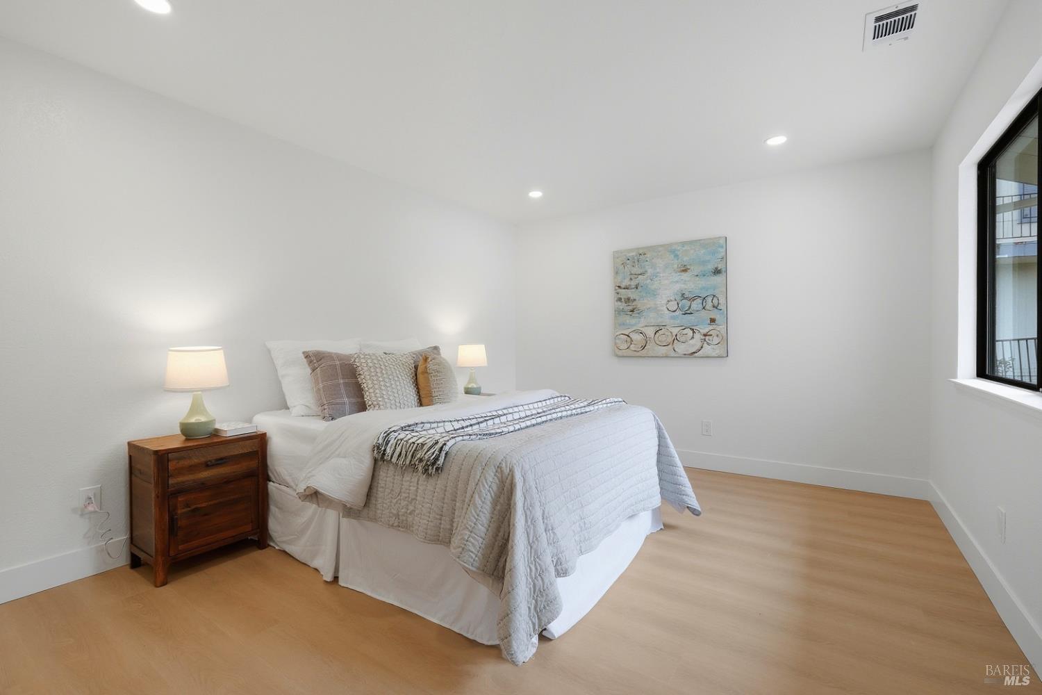 Detail Gallery Image 25 of 41 For 151 Kathy Ellen Ct, Vallejo,  CA 94591 - 5 Beds | 3 Baths