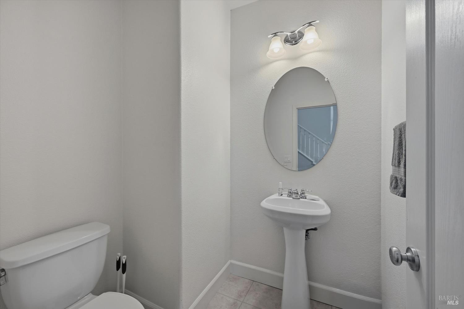 Detail Gallery Image 15 of 33 For 2017 Verbena Dr, Santa Rosa,  CA 95404 - 3 Beds | 2/1 Baths