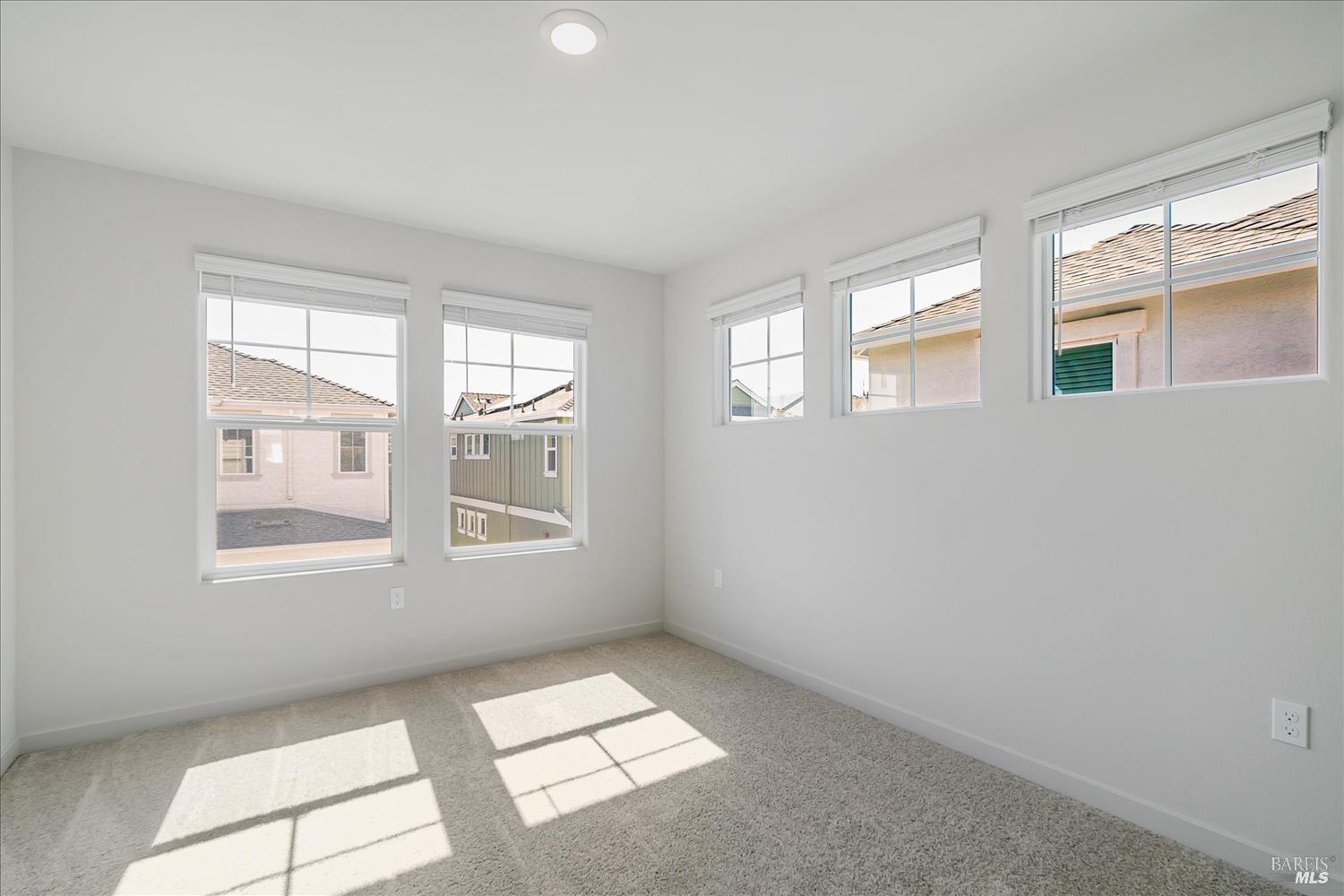 Detail Gallery Image 7 of 14 For 122 Flounder St, Suisun City,  CA 94585 - 3 Beds | 2/1 Baths