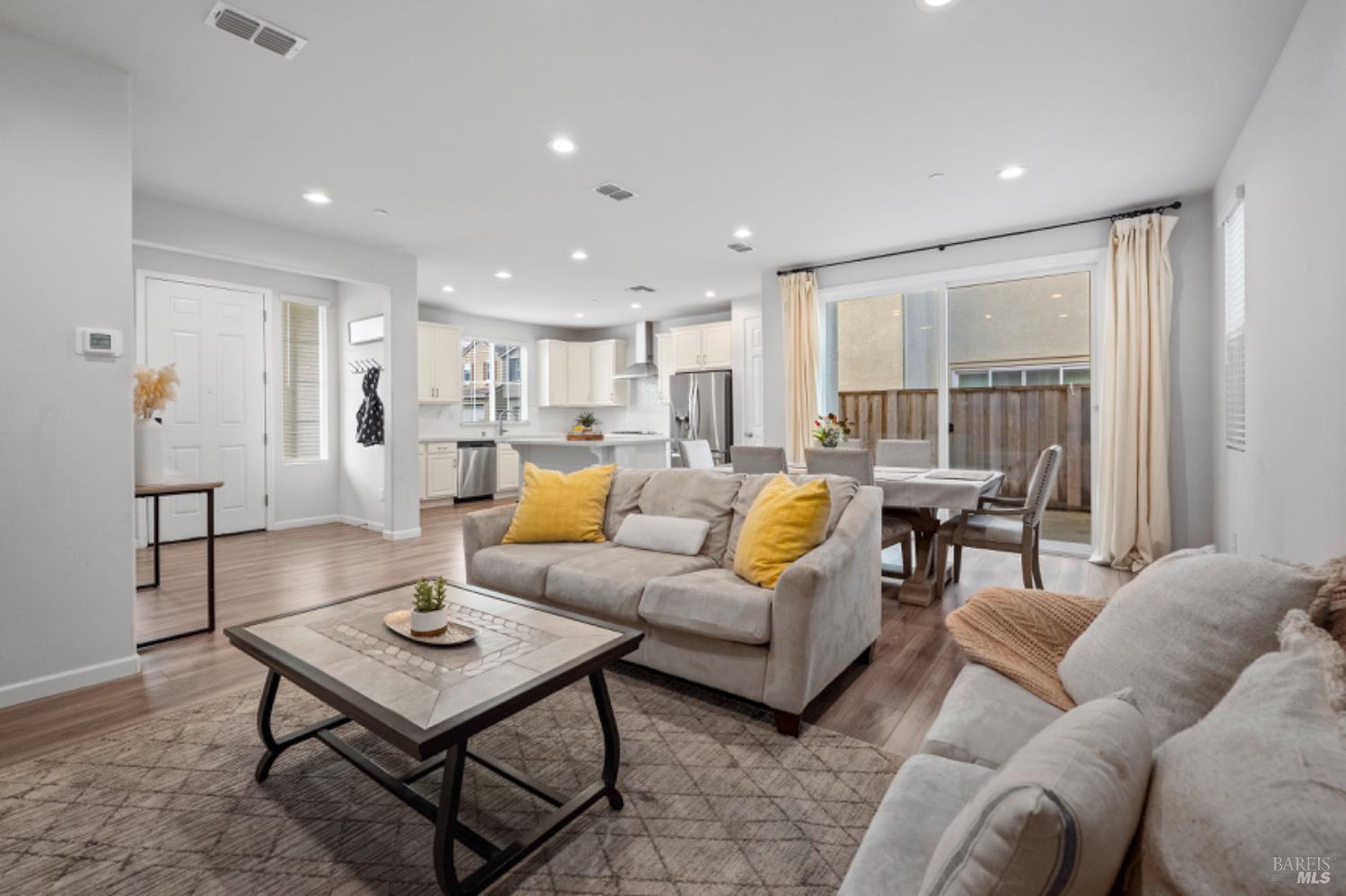 Detail Gallery Image 6 of 25 For 2148 Karen Pl, Rohnert Park,  CA 94928 - 4 Beds | 2/1 Baths