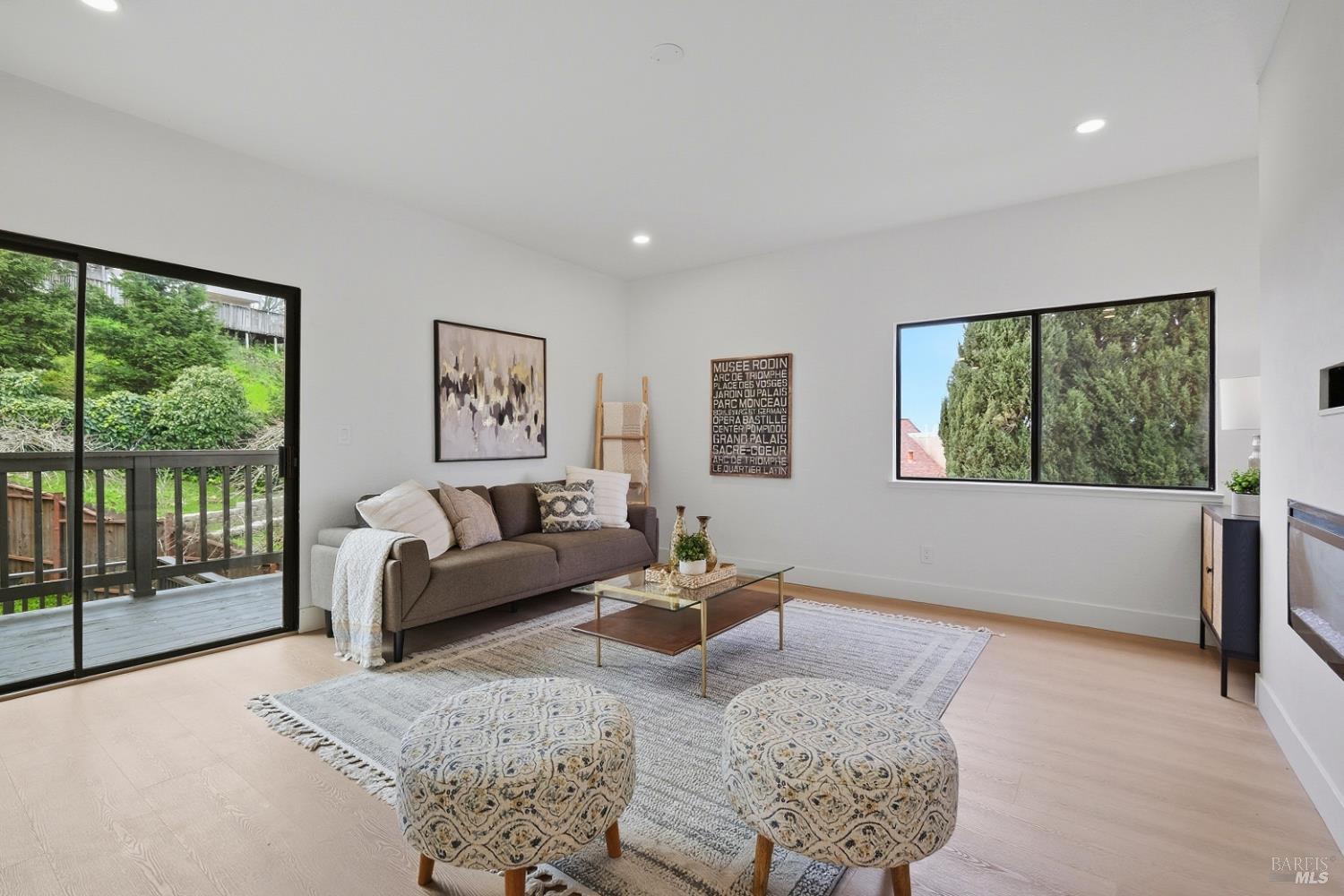 Detail Gallery Image 10 of 41 For 151 Kathy Ellen Ct, Vallejo,  CA 94591 - 5 Beds | 3 Baths