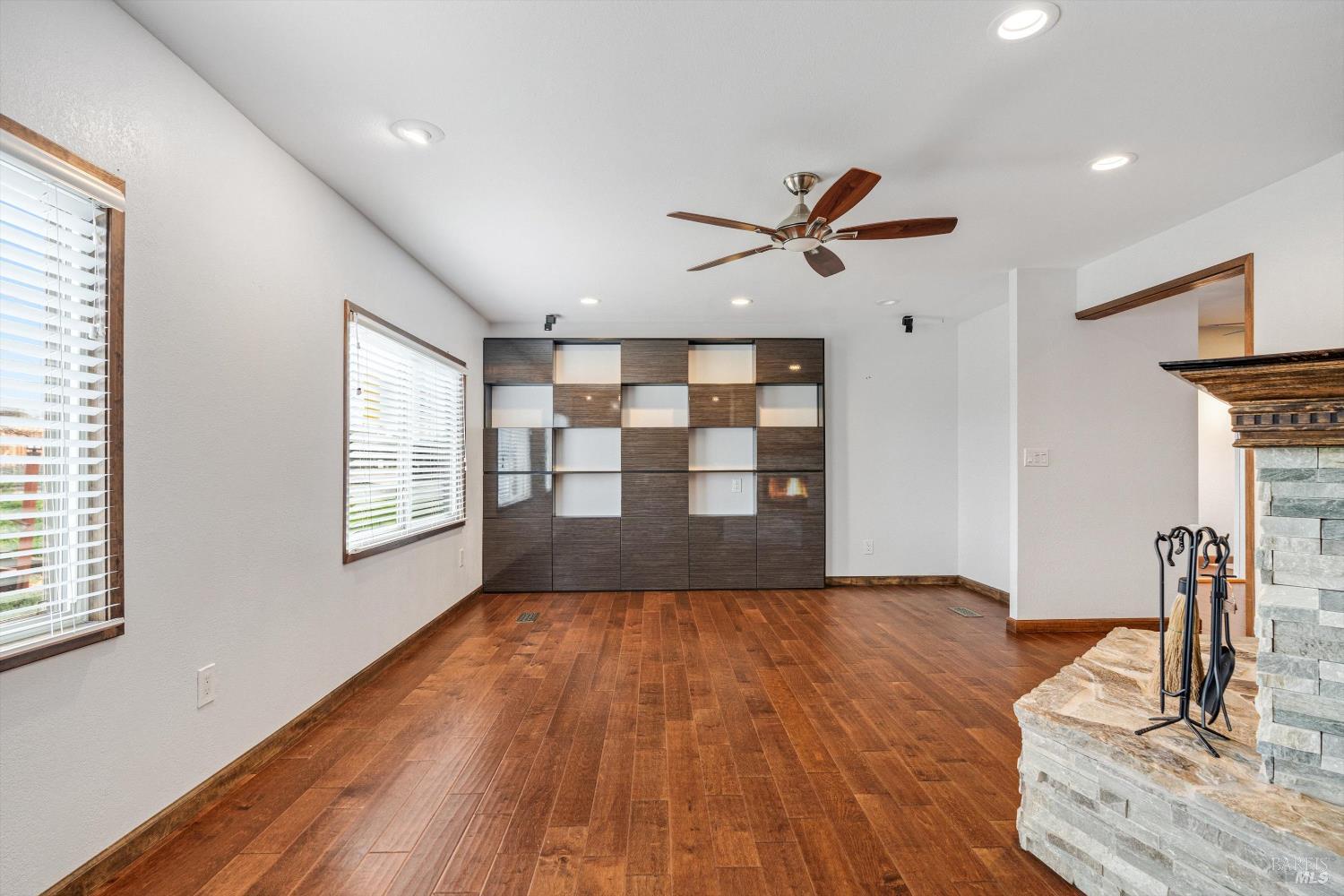 Detail Gallery Image 14 of 26 For 7 Michael Dr, Petaluma,  CA 94954 - 2 Beds | 2 Baths