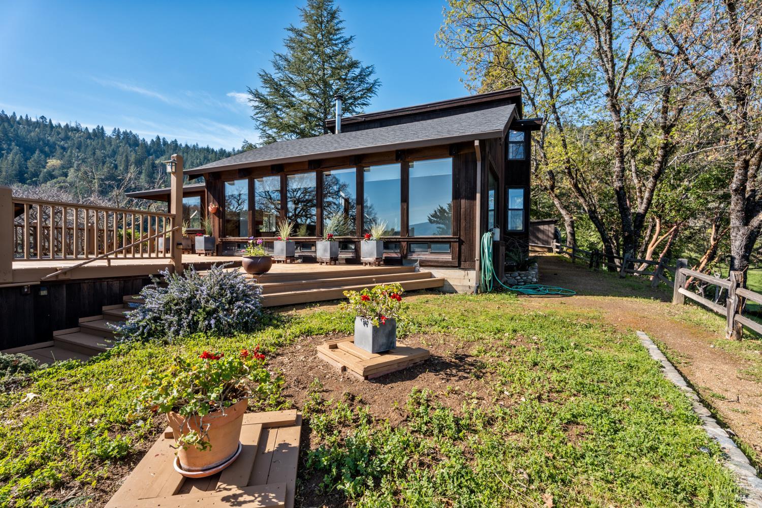 Detail Gallery Image 6 of 45 For 1411 Oak Knoll Rd, Ukiah,  CA 95482 - 3 Beds | 2 Baths