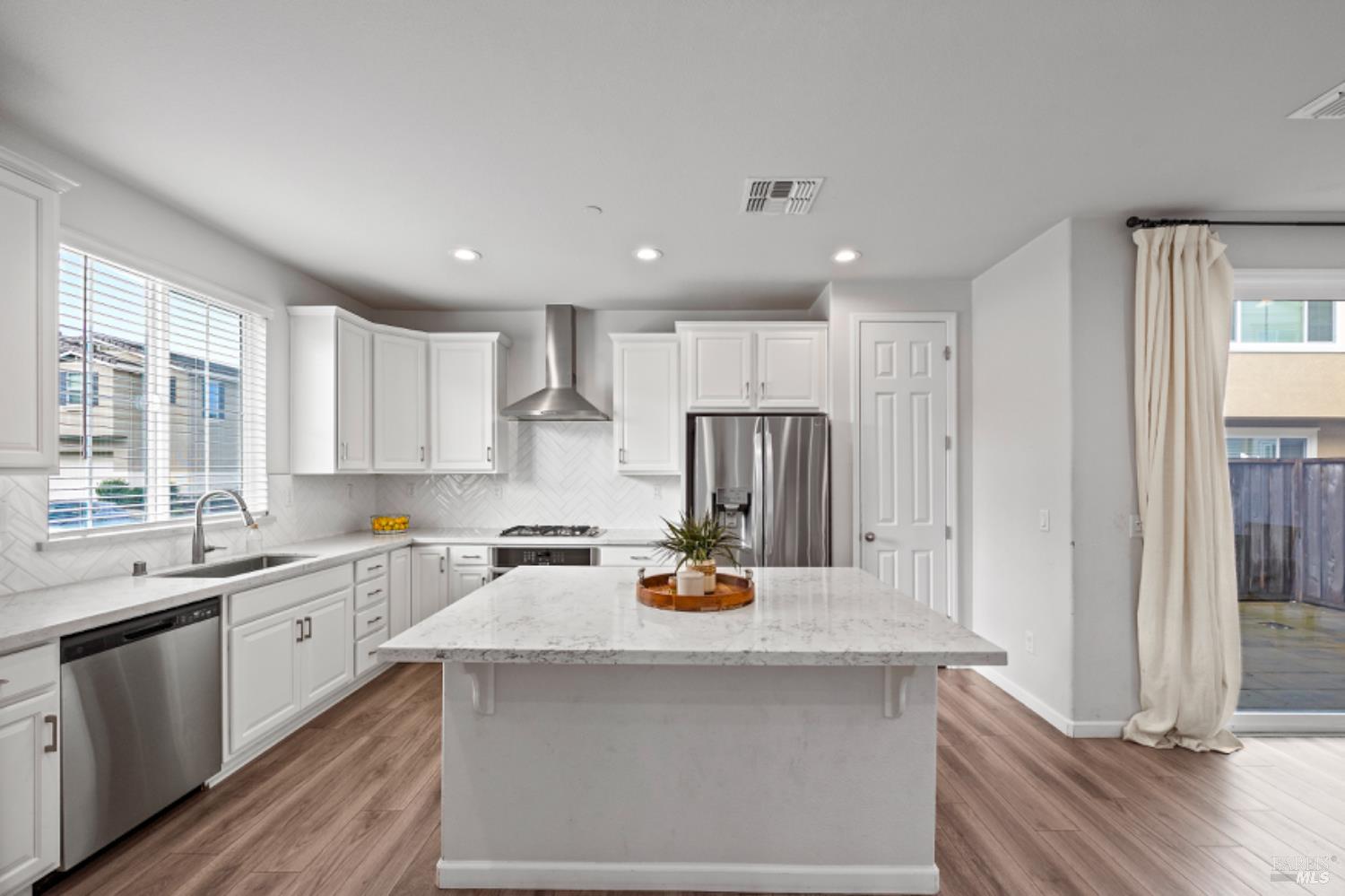 Detail Gallery Image 4 of 25 For 2148 Karen Pl, Rohnert Park,  CA 94928 - 4 Beds | 2/1 Baths