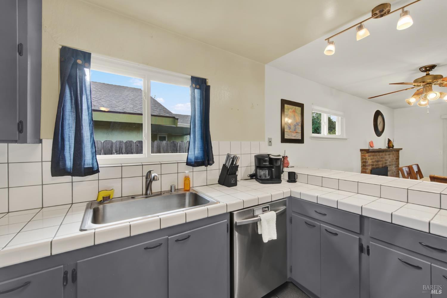 Detail Gallery Image 16 of 42 For 307 Trinity Dr, Vacaville,  CA 95687 - 3 Beds | 2 Baths