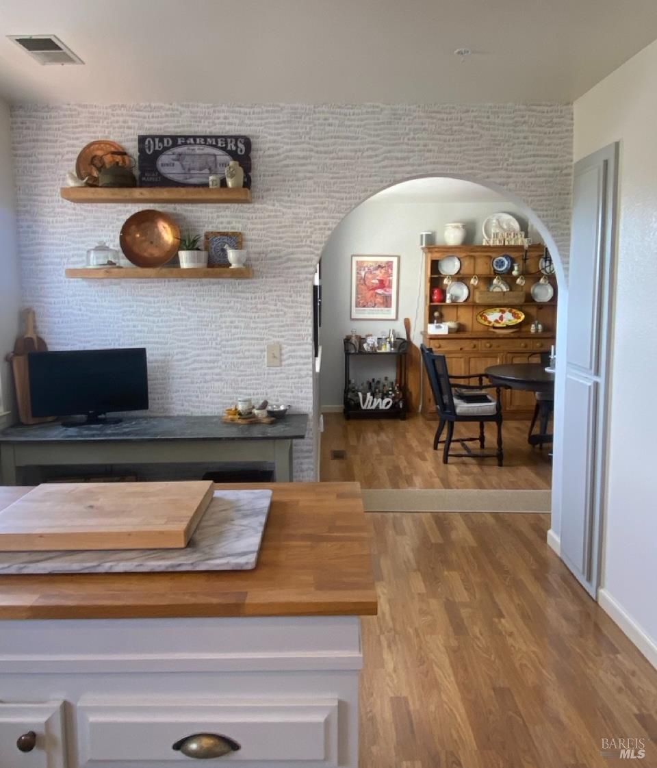 Detail Gallery Image 3 of 11 For 46 Acorn Cir, Petaluma,  CA 94952 - 2 Beds | 2/1 Baths