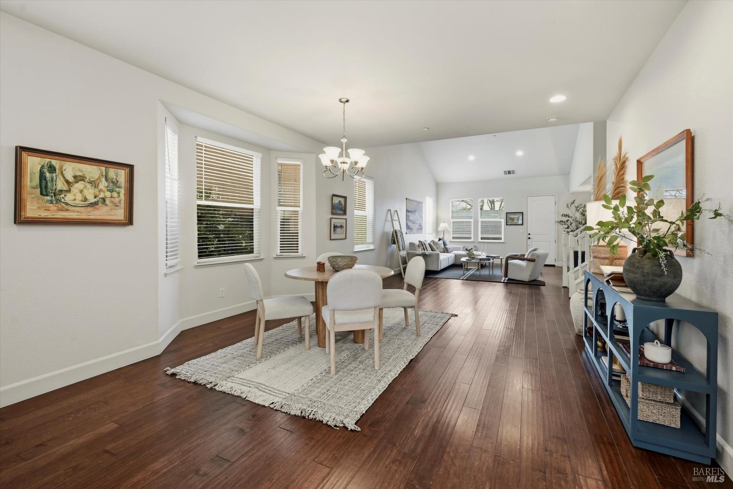 Detail Gallery Image 4 of 33 For 2017 Verbena Dr, Santa Rosa,  CA 95404 - 3 Beds | 2/1 Baths