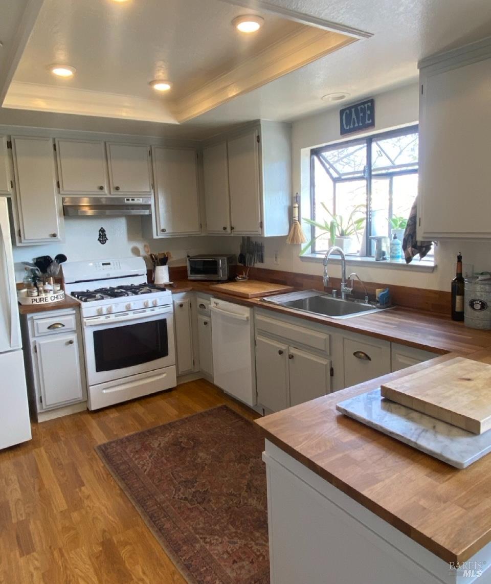 Detail Gallery Image 2 of 11 For 46 Acorn Cir, Petaluma,  CA 94952 - 2 Beds | 2/1 Baths