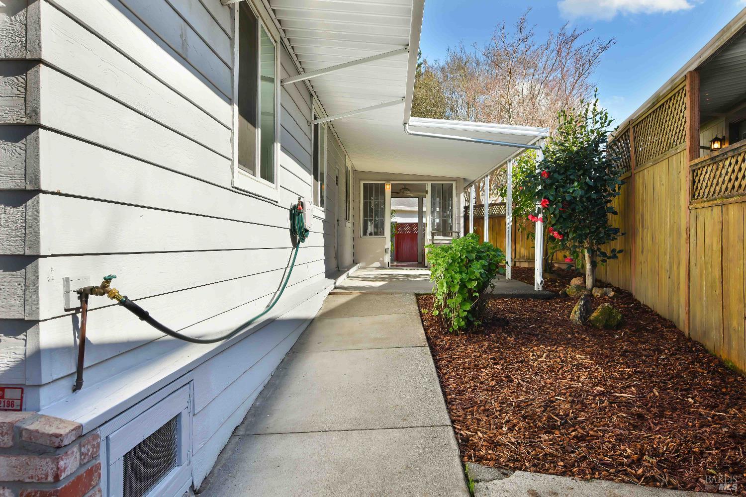 Detail Gallery Image 3 of 30 For 12 Del Rio Ct, Saint Helena,  CA 94574 - 2 Beds | 2 Baths