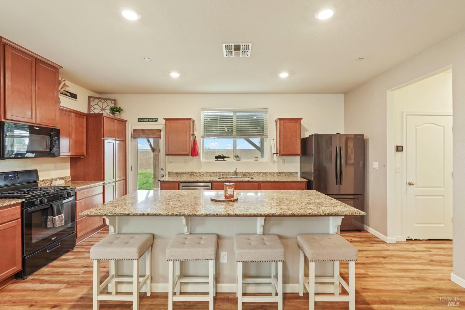 Detail Gallery Image 8 of 37 For 4725 Market Pl, Rio Vista,  CA 94571 - 4 Beds | 2/1 Baths