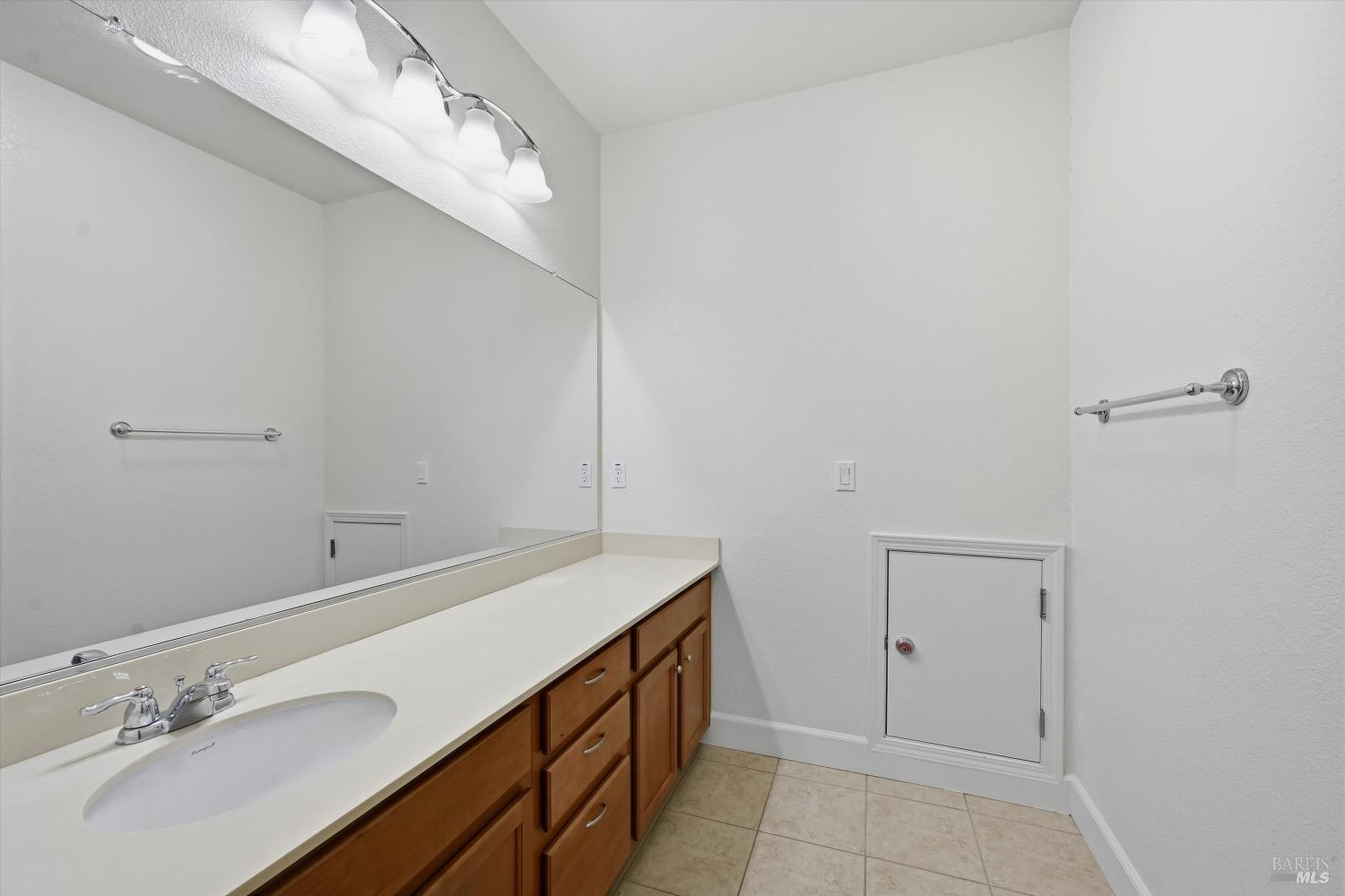 Detail Gallery Image 25 of 33 For 2017 Verbena Dr, Santa Rosa,  CA 95404 - 3 Beds | 2/1 Baths