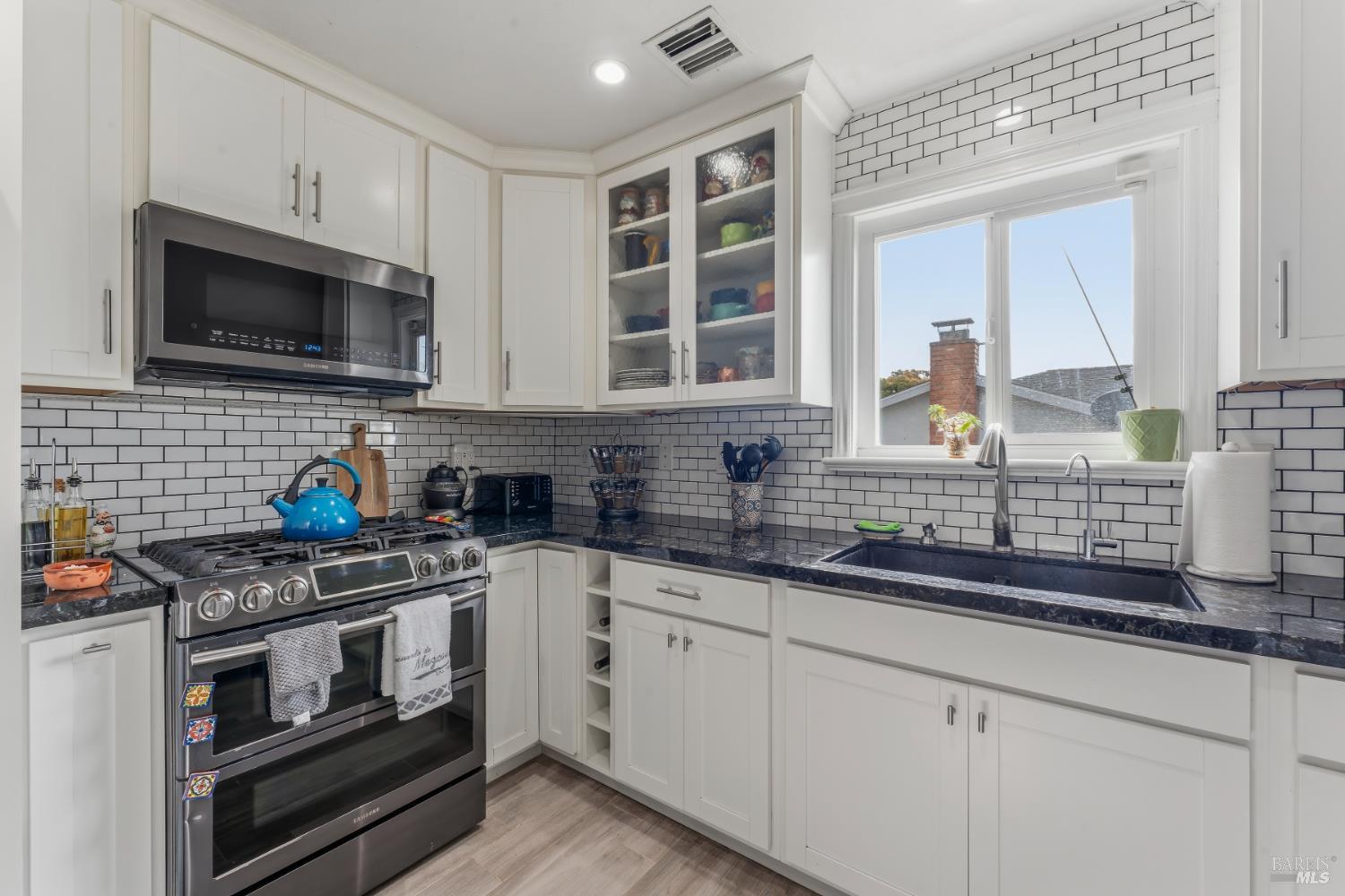 Detail Gallery Image 11 of 38 For 925 N Camino Alto Unkn, Vallejo,  CA 94589 - 3 Beds | 2 Baths