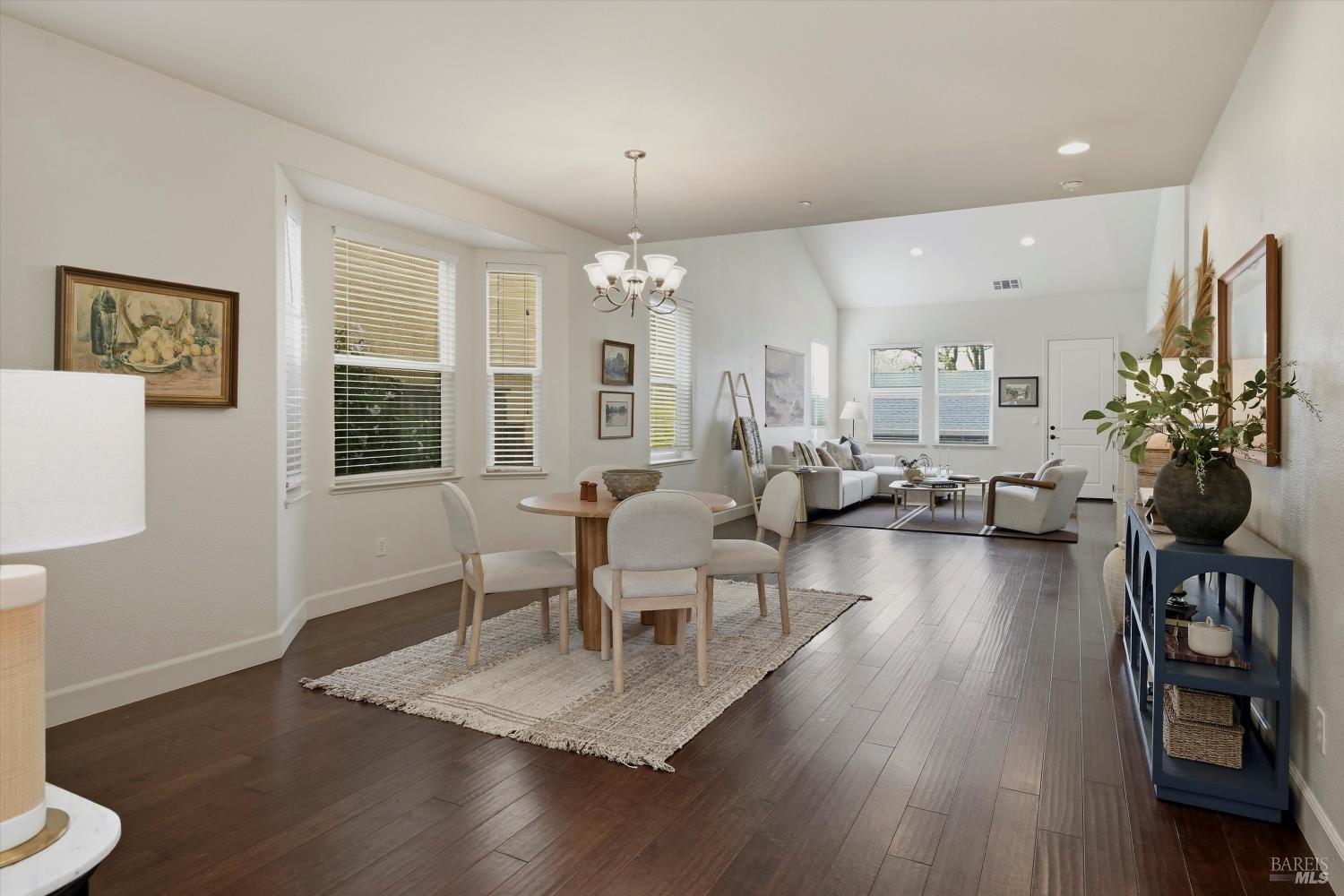 Detail Gallery Image 11 of 33 For 2017 Verbena Dr, Santa Rosa,  CA 95404 - 3 Beds | 2/1 Baths