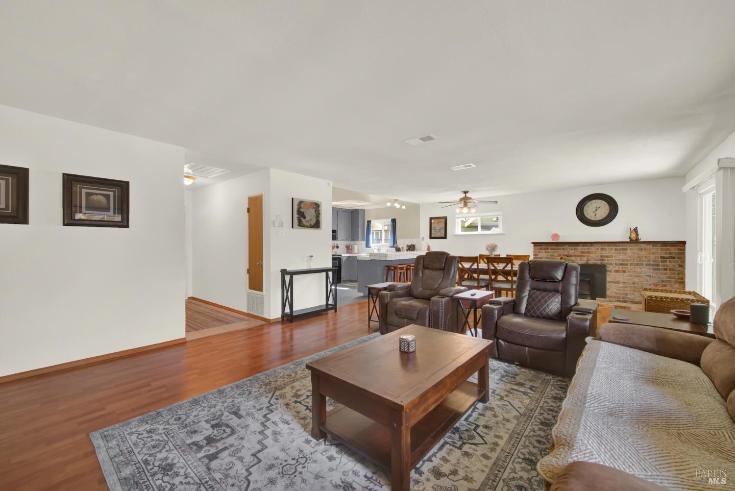 Detail Gallery Image 7 of 42 For 307 Trinity Dr, Vacaville,  CA 95687 - 3 Beds | 2 Baths