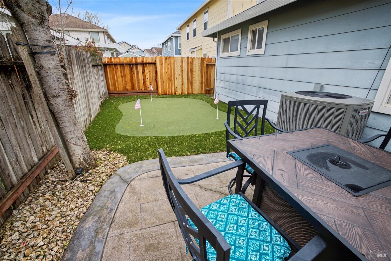 Detail Gallery Image 23 of 39 For 984 Countrywood Cir, Vacaville,  CA 95687 - 3 Beds | 2 Baths