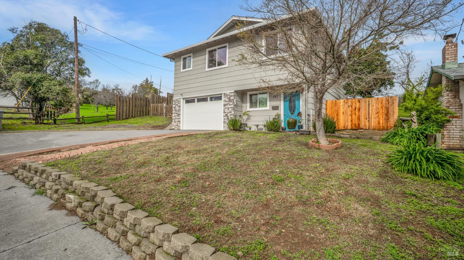 Detail Gallery Image 2 of 36 For 757 Wesley Ave, Vacaville,  CA 95688 - 3 Beds | 2 Baths