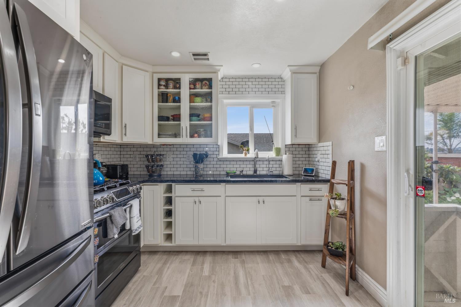 Detail Gallery Image 9 of 38 For 925 N Camino Alto Unkn, Vallejo,  CA 94589 - 3 Beds | 2 Baths