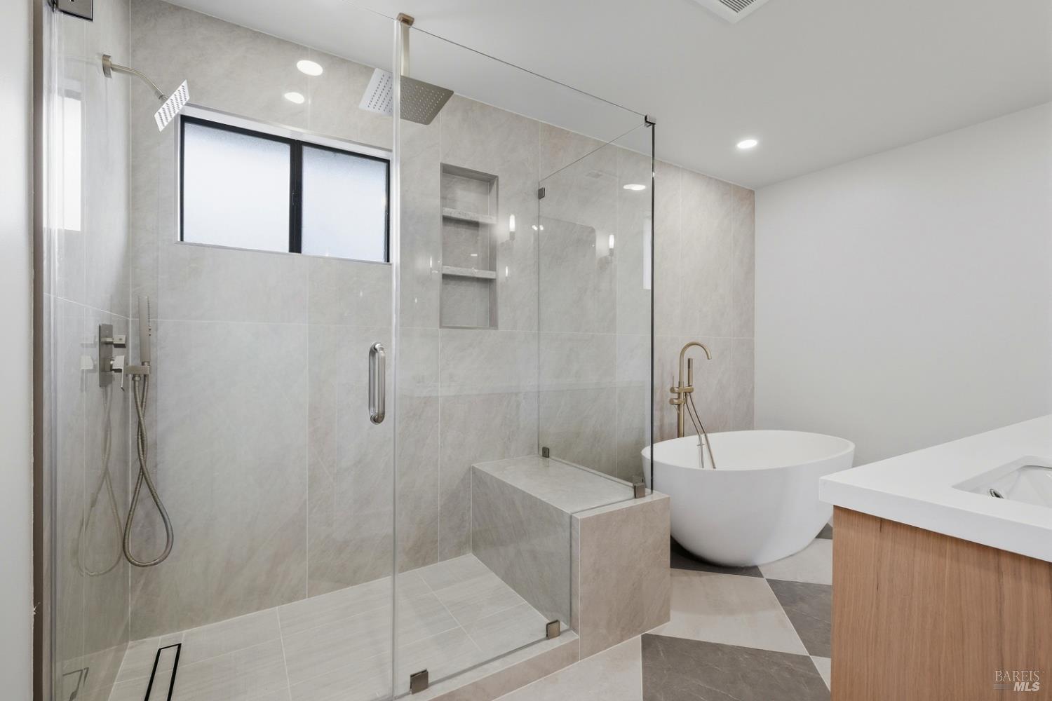 Detail Gallery Image 34 of 41 For 151 Kathy Ellen Ct, Vallejo,  CA 94591 - 5 Beds | 3 Baths