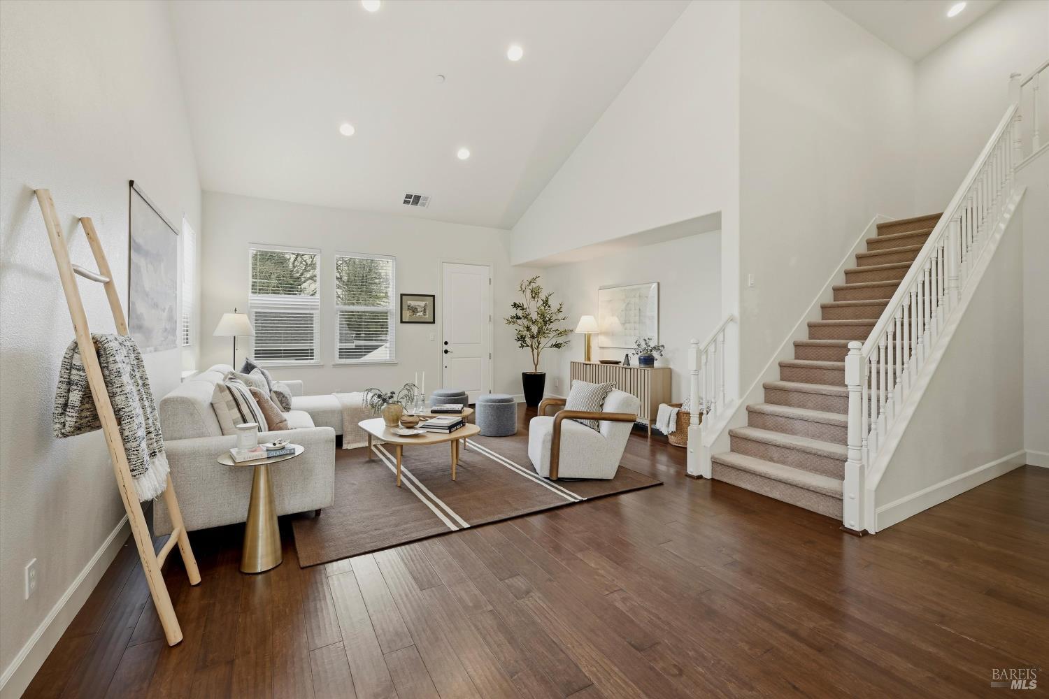 Detail Gallery Image 8 of 33 For 2017 Verbena Dr, Santa Rosa,  CA 95404 - 3 Beds | 2/1 Baths