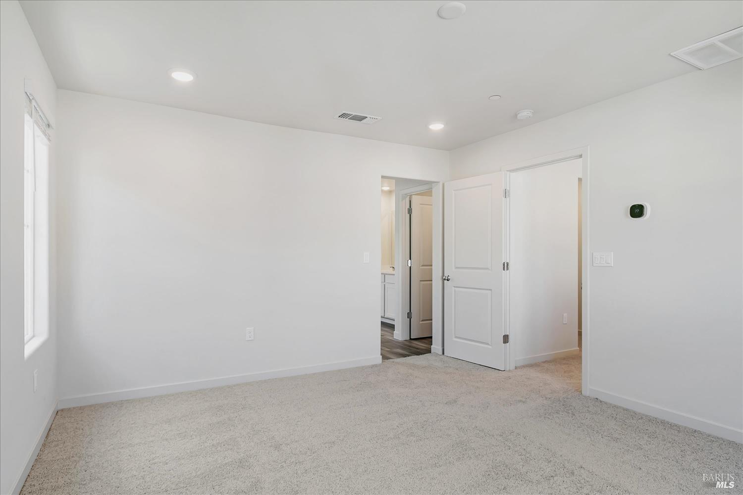 Detail Gallery Image 6 of 14 For 122 Flounder St, Suisun City,  CA 94585 - 3 Beds | 2/1 Baths