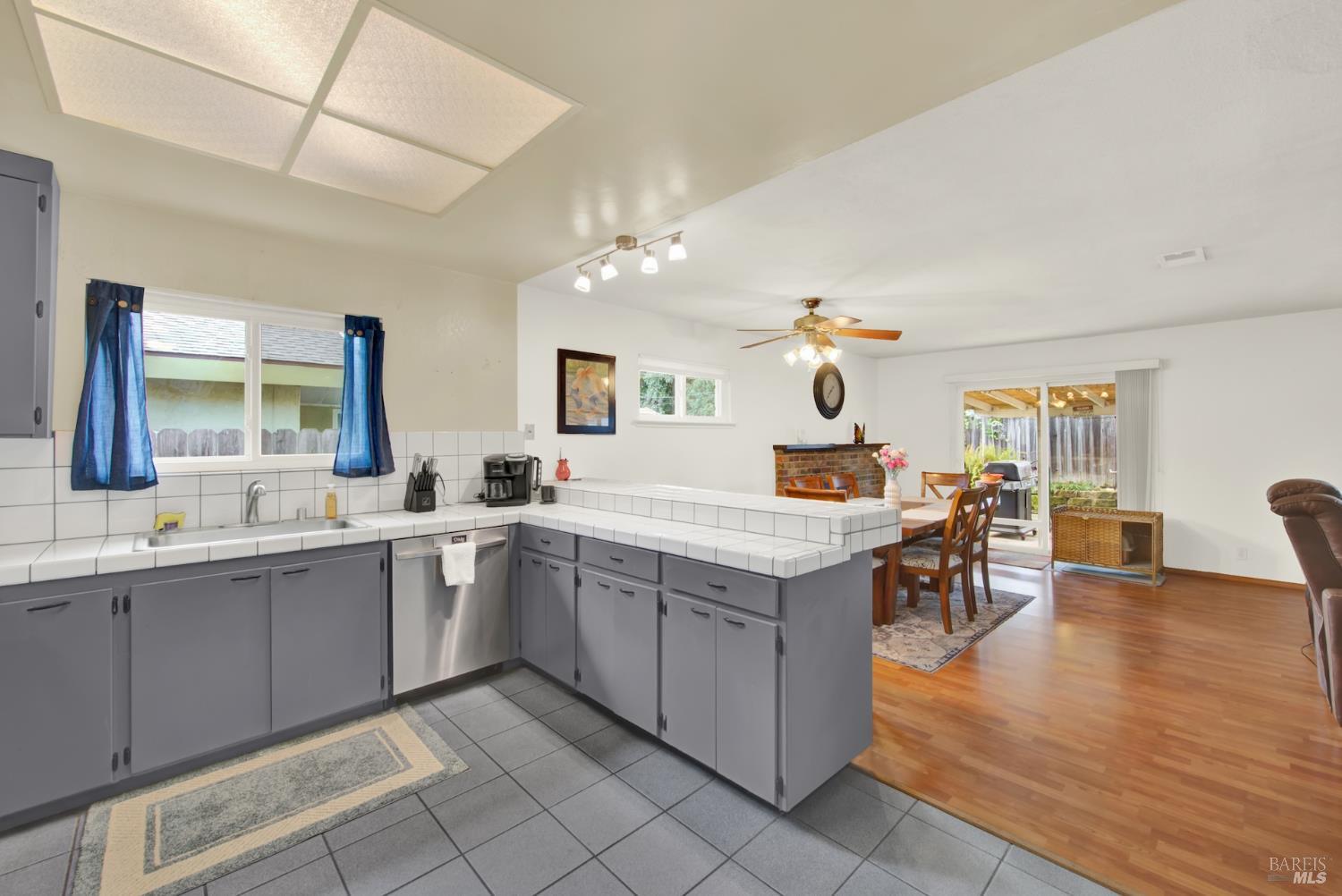 Detail Gallery Image 14 of 42 For 307 Trinity Dr, Vacaville,  CA 95687 - 3 Beds | 2 Baths