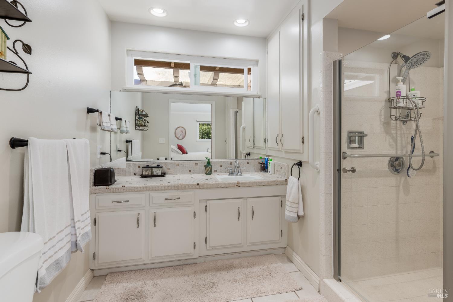 Detail Gallery Image 9 of 16 For 5960 Yerba Buena Rd, Santa Rosa,  CA 95409 - 4 Beds | 2/1 Baths