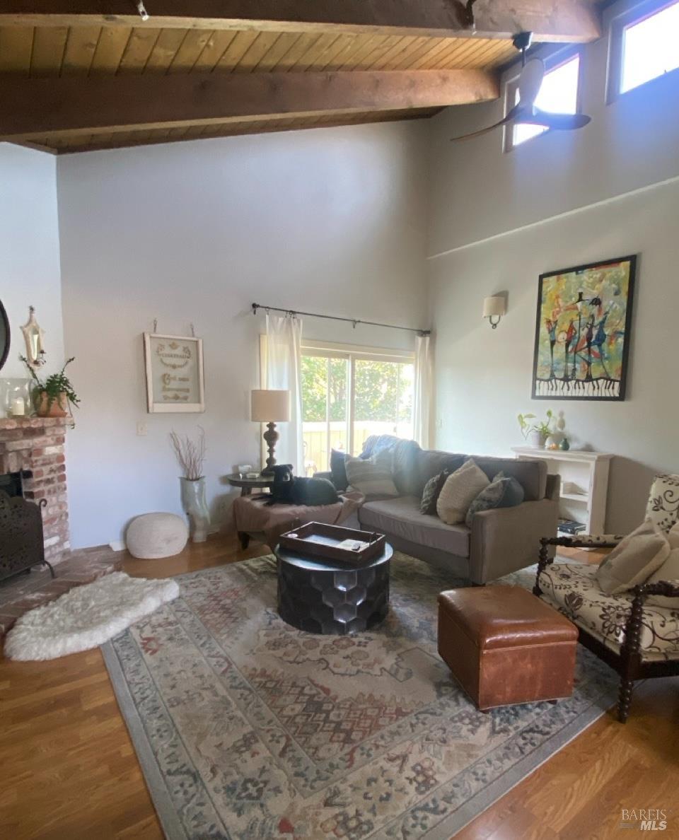 Detail Gallery Image 5 of 11 For 46 Acorn Cir, Petaluma,  CA 94952 - 2 Beds | 2/1 Baths