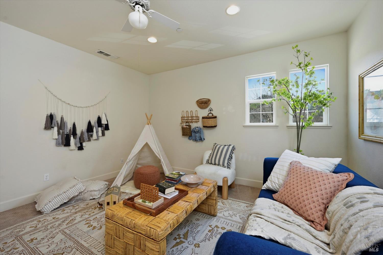 Detail Gallery Image 22 of 33 For 2017 Verbena Dr, Santa Rosa,  CA 95404 - 3 Beds | 2/1 Baths