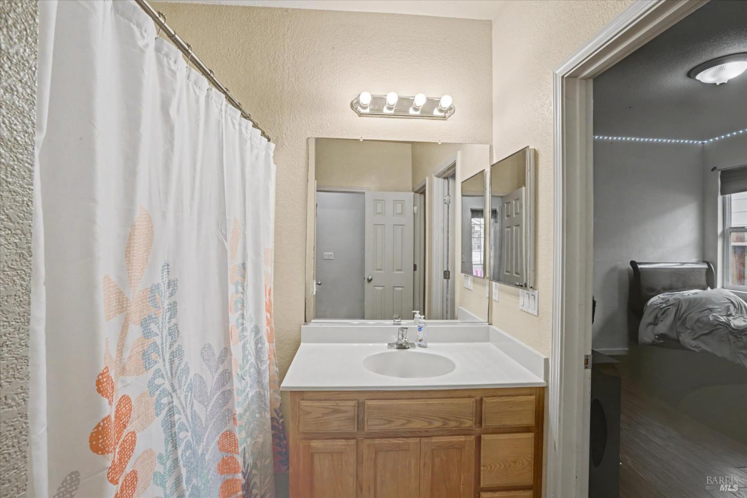 Detail Gallery Image 9 of 39 For 984 Countrywood Cir, Vacaville,  CA 95687 - 3 Beds | 2 Baths