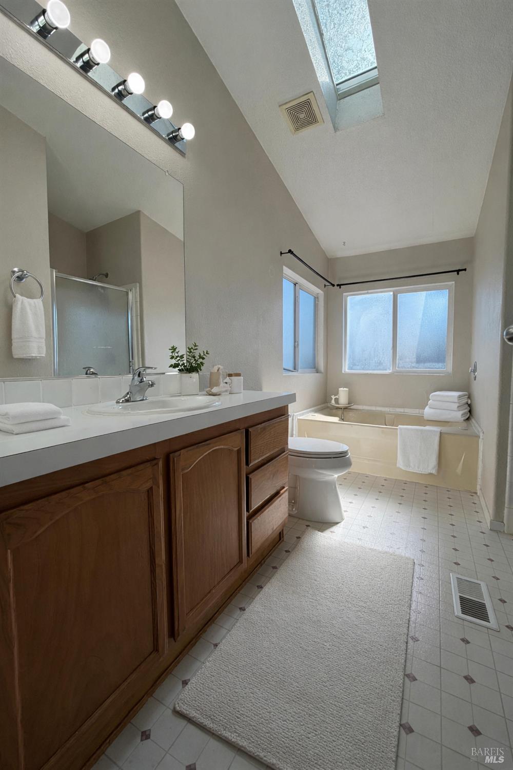 Detail Gallery Image 18 of 28 For 98 Leisure Park Cir, Santa Rosa,  CA 95401 - 4 Beds | 2 Baths
