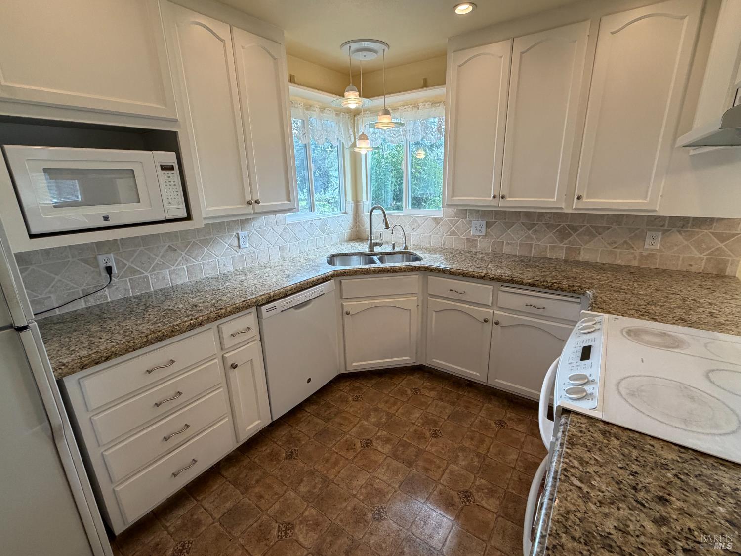 Detail Gallery Image 3 of 19 For 450 Sky Oaks Dr, Angwin,  CA 94508 - 3 Beds | 1/1 Baths