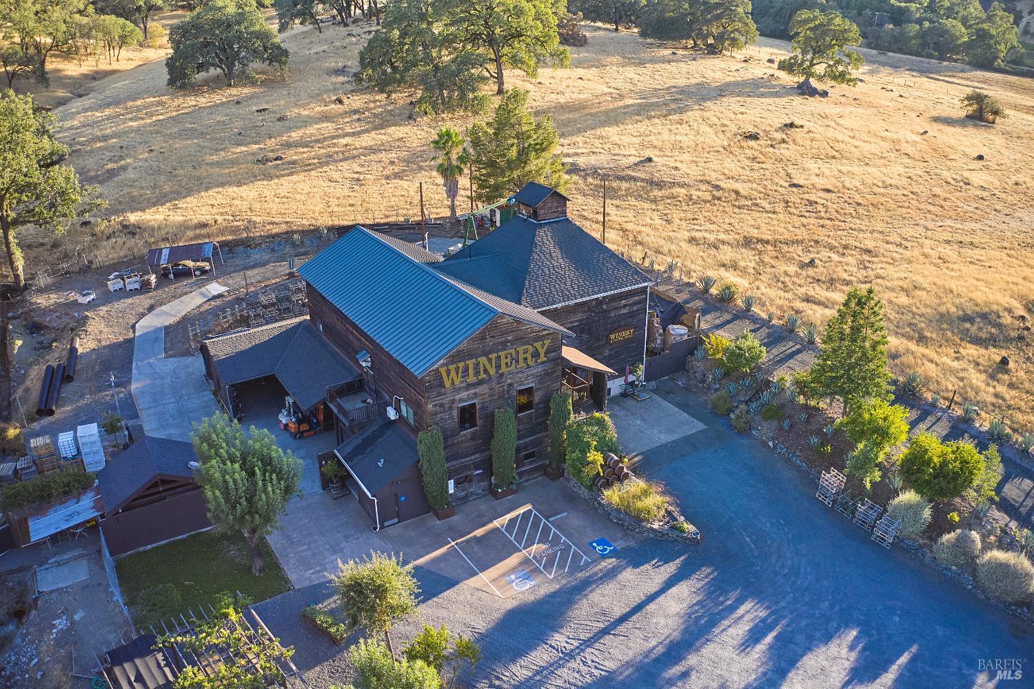 Detail Gallery Image 10 of 26 For 14600 S Highway 101, Hopland,  CA 95449 - – Beds | – Baths