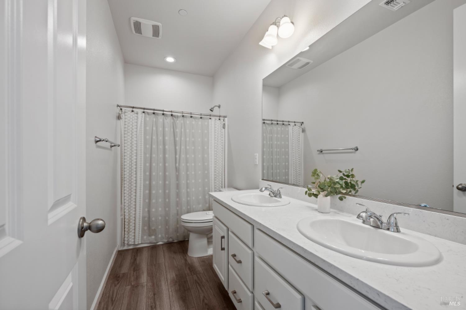 Detail Gallery Image 20 of 25 For 2148 Karen Pl, Rohnert Park,  CA 94928 - 4 Beds | 2/1 Baths