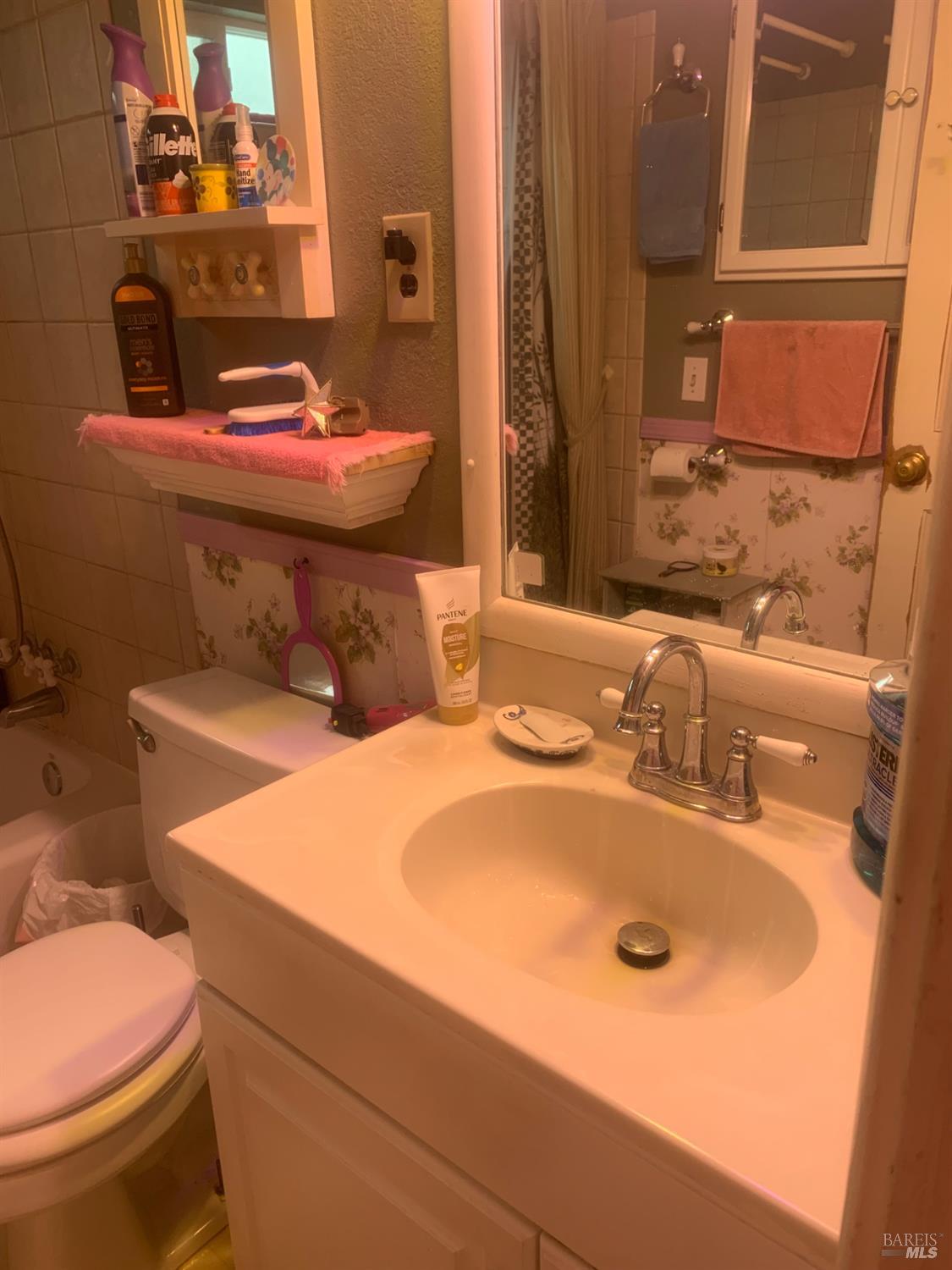 Detail Gallery Image 11 of 27 For 2581 Elm St, Napa,  CA 94558 - 3 Beds | 1 Baths