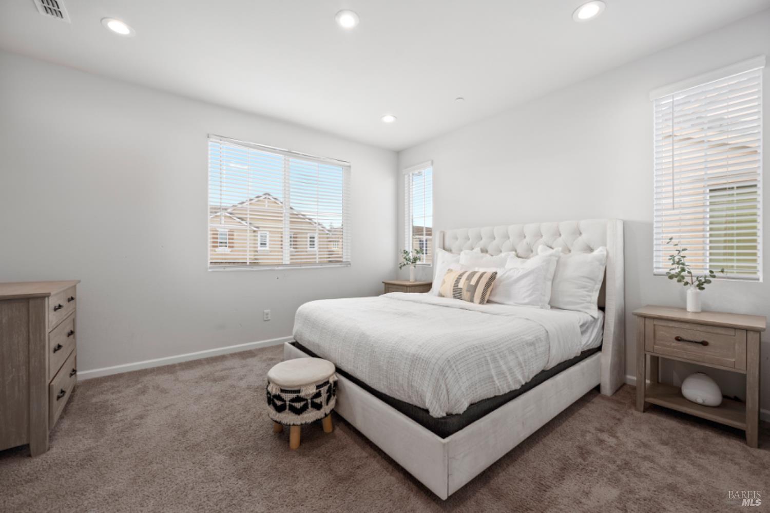 Detail Gallery Image 11 of 25 For 2148 Karen Pl, Rohnert Park,  CA 94928 - 4 Beds | 2/1 Baths