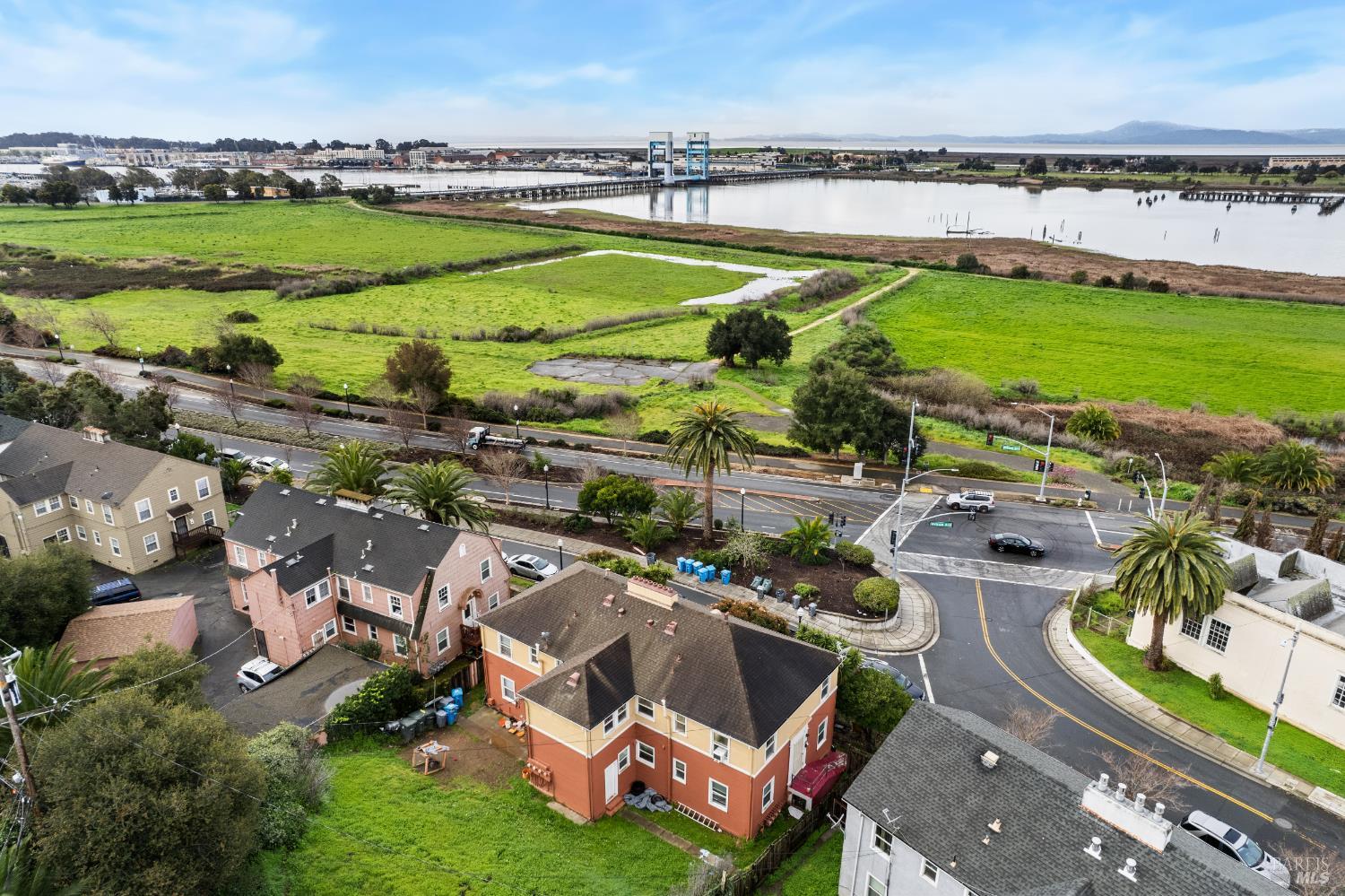 Detail Gallery Image 11 of 44 For 12 Daniels Ave, Vallejo,  CA 94590 - – Beds | – Baths