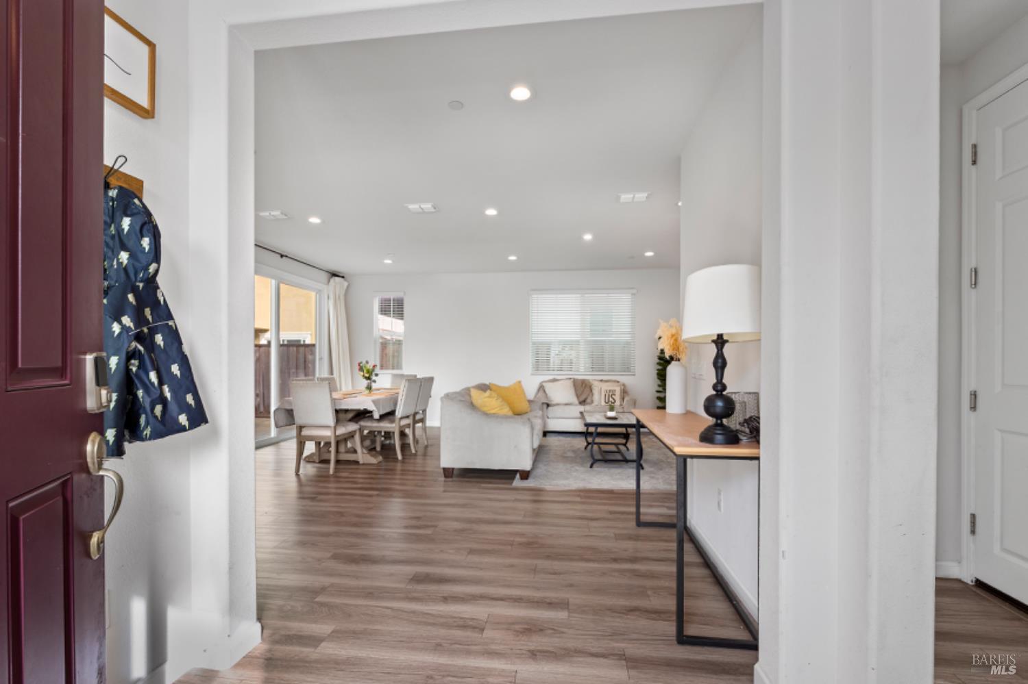 Detail Gallery Image 2 of 25 For 2148 Karen Pl, Rohnert Park,  CA 94928 - 4 Beds | 2/1 Baths