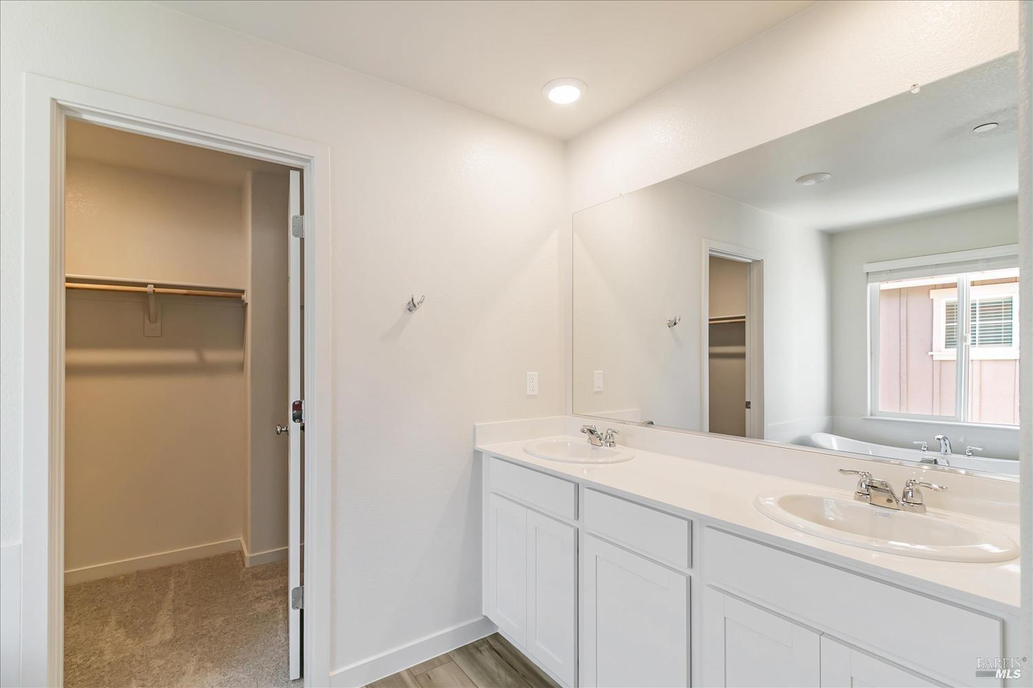 Detail Gallery Image 8 of 14 For 122 Flounder St, Suisun City,  CA 94585 - 3 Beds | 2/1 Baths