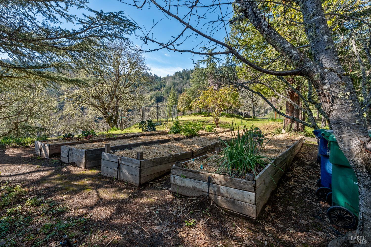 Detail Gallery Image 34 of 45 For 1411 Oak Knoll Rd, Ukiah,  CA 95482 - 3 Beds | 2 Baths