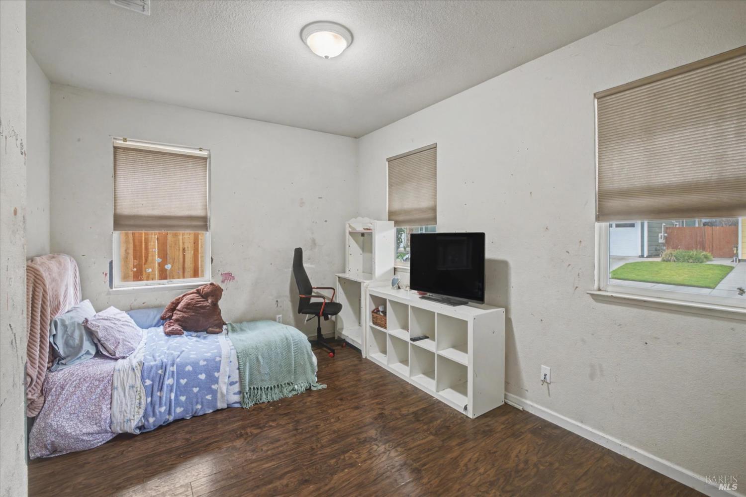 Detail Gallery Image 11 of 39 For 984 Countrywood Cir, Vacaville,  CA 95687 - 3 Beds | 2 Baths