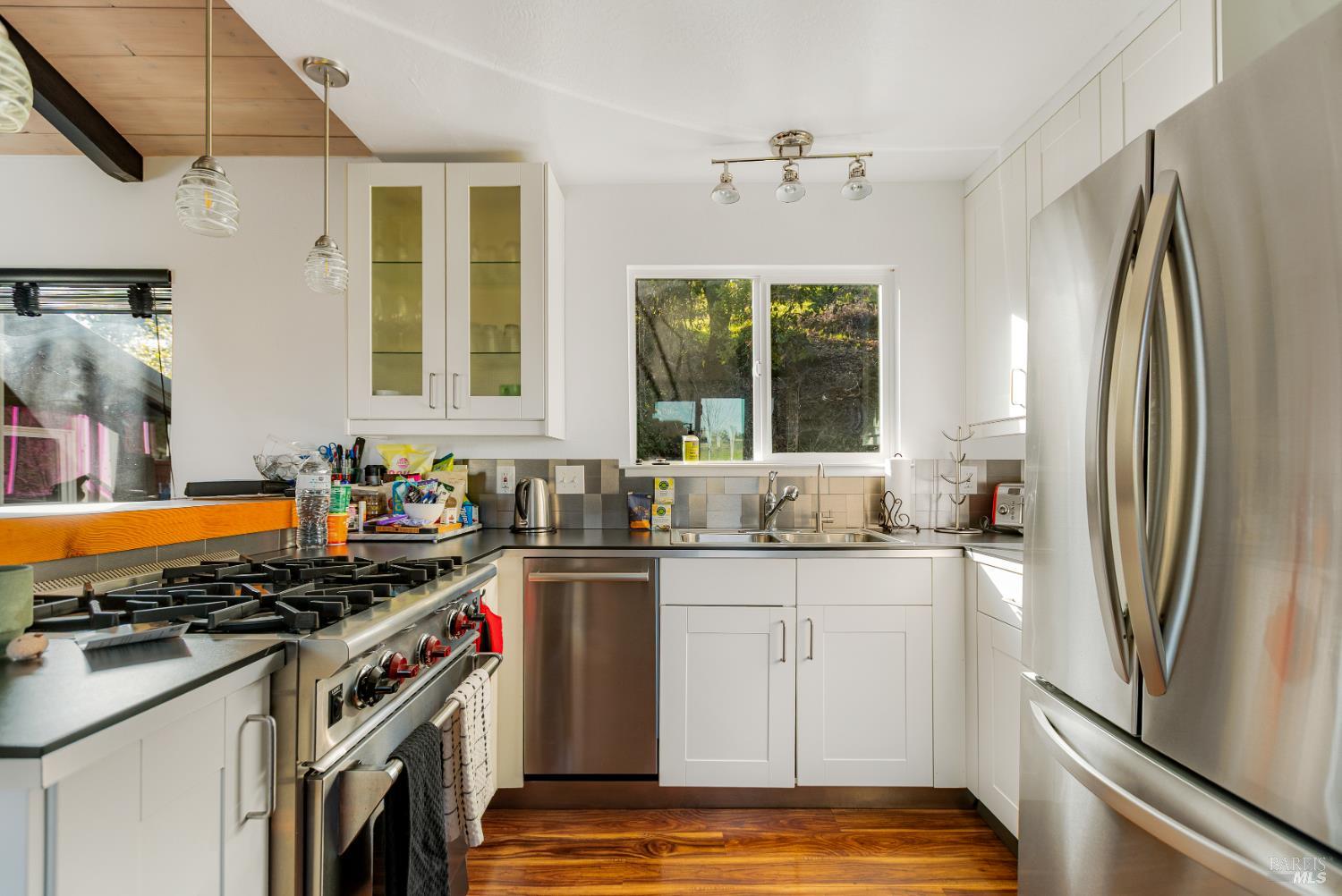 Detail Gallery Image 12 of 45 For 34201 Highway 128 Hwy, Cloverdale,  CA 95425 - 2 Beds | 2 Baths