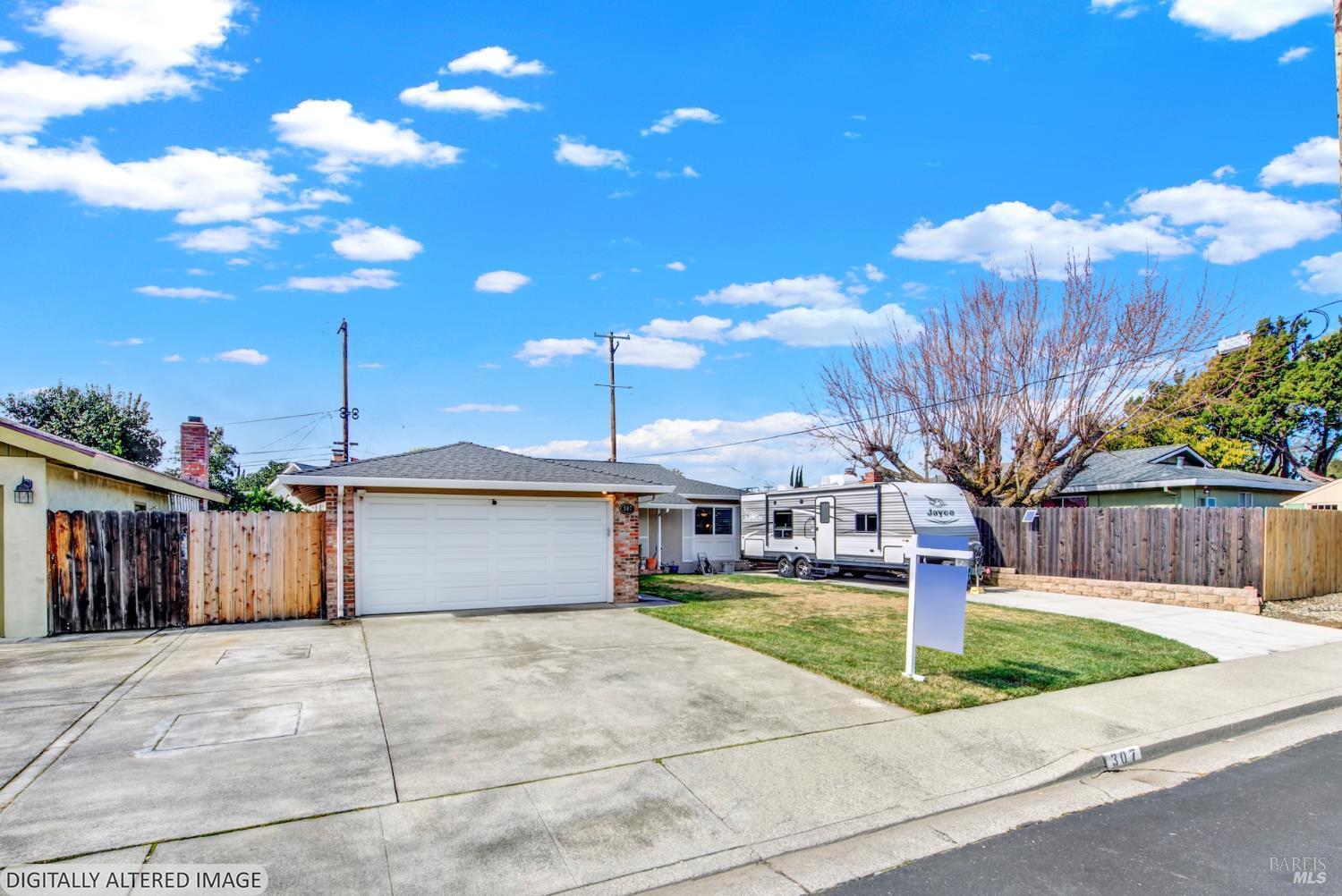 Detail Gallery Image 3 of 42 For 307 Trinity Dr, Vacaville,  CA 95687 - 3 Beds | 2 Baths