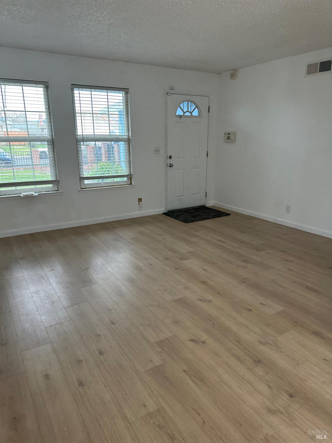 Detail Gallery Image 2 of 23 For 1001 Jack London Dr, Vallejo,  CA 94589 - 3 Beds | 1 Baths