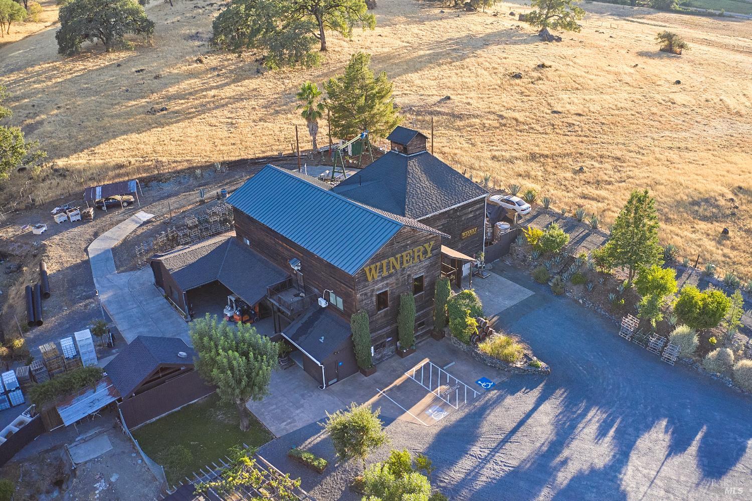 Detail Gallery Image 8 of 26 For 14600 S Highway 101, Hopland,  CA 95449 - – Beds | – Baths